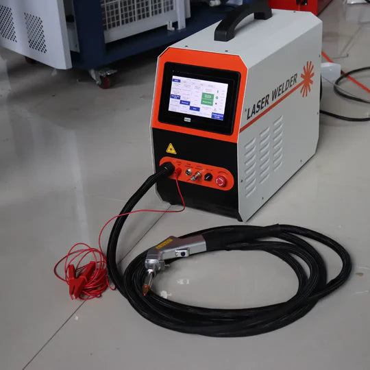 Máquina de Solda e Corte a Laser Portátil Multiprocesso 150A Proteção Térmica 4 em 1 Bivolt